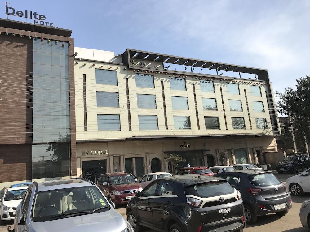 Delite Hotel Faridabad Buitenkant foto