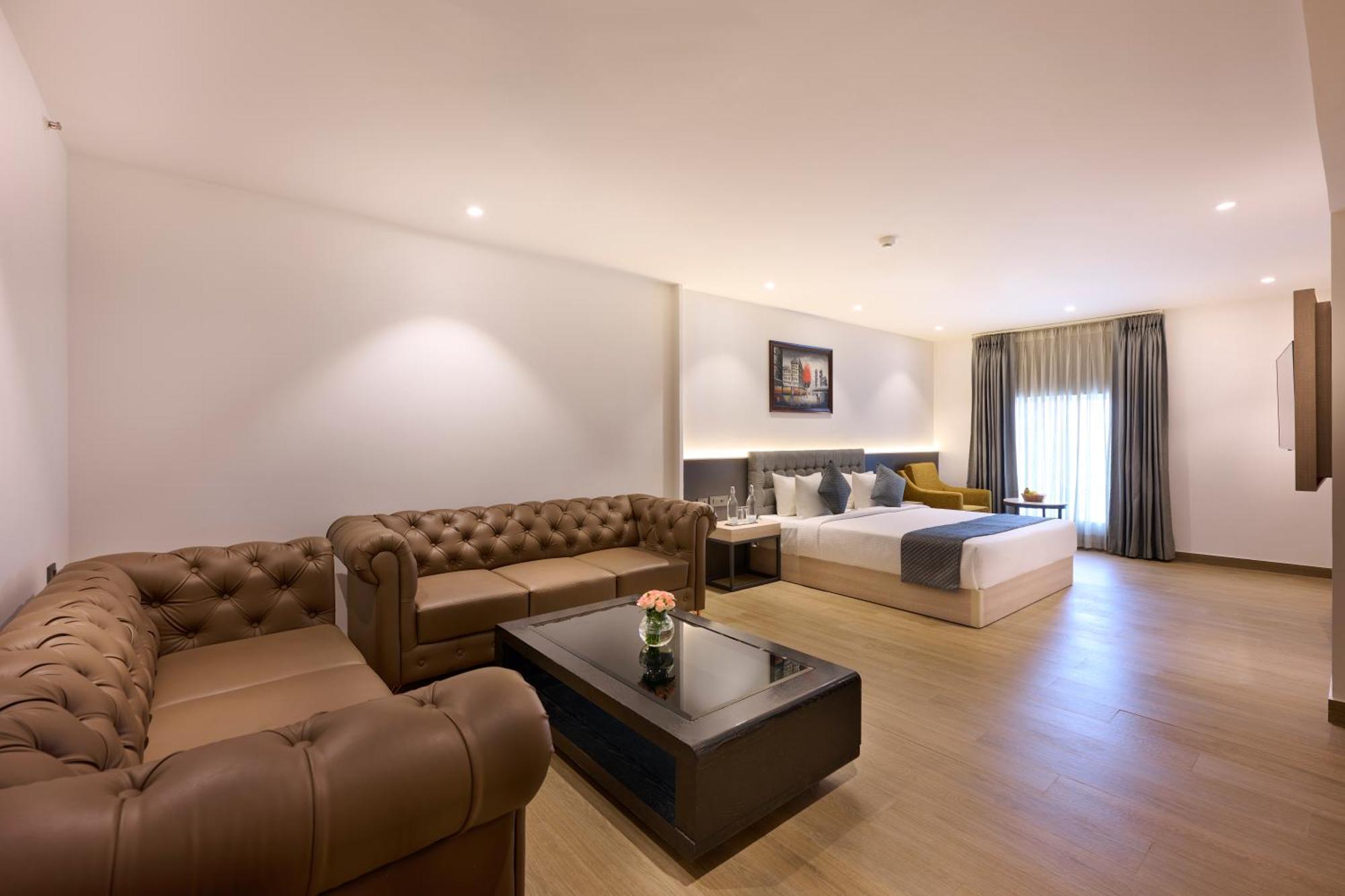 Delite Hotel Faridabad Buitenkant foto