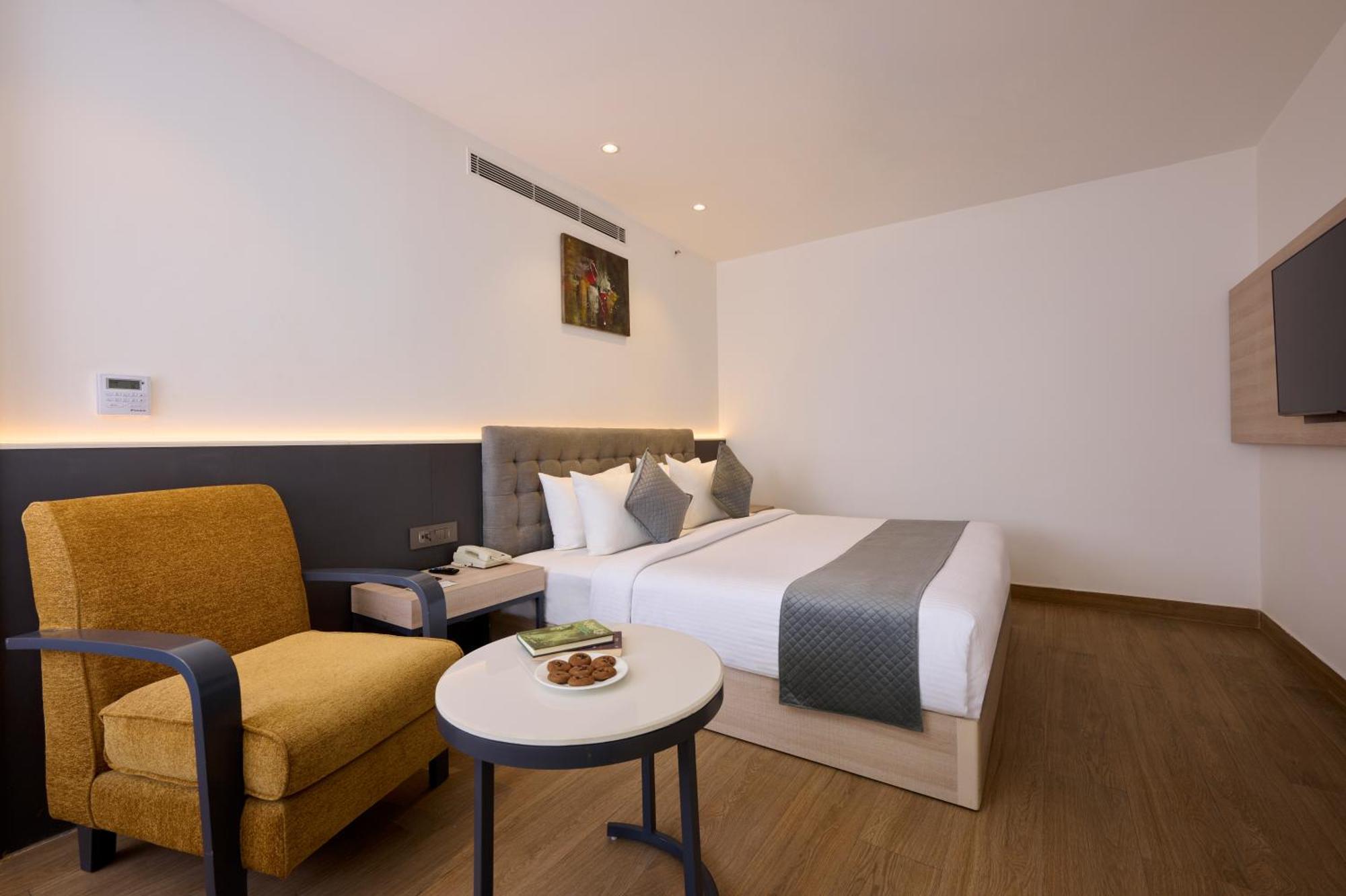 Delite Hotel Faridabad Buitenkant foto
