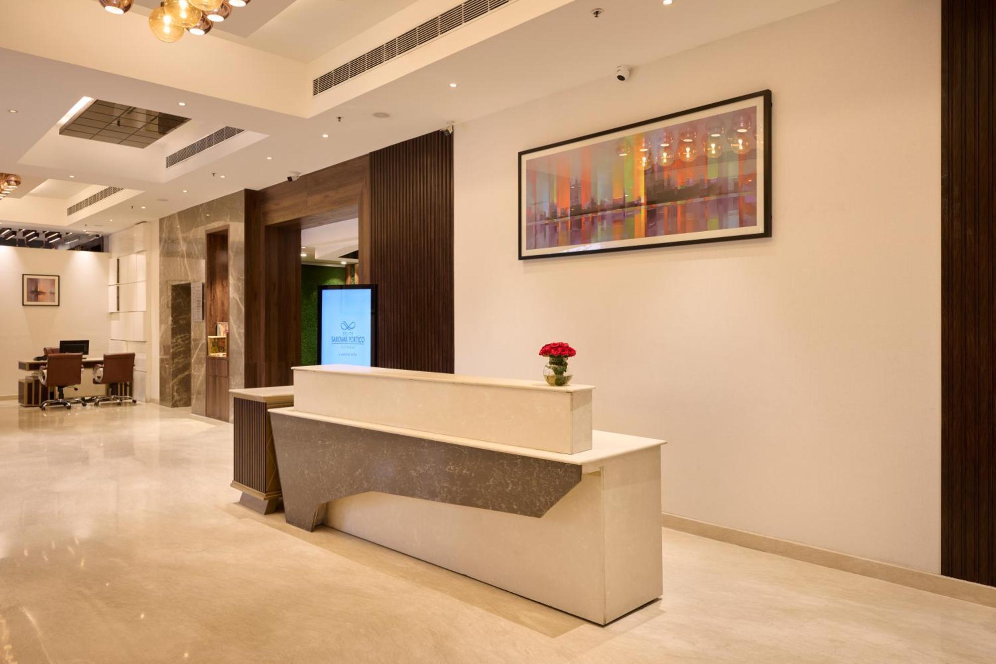 Delite Hotel Faridabad Buitenkant foto