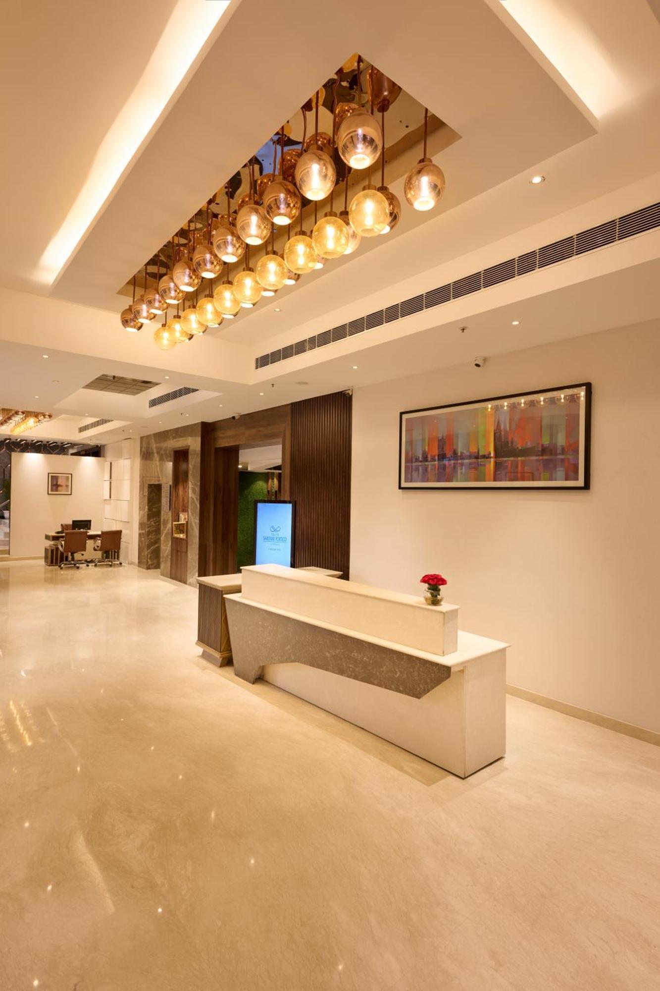 Delite Hotel Faridabad Buitenkant foto