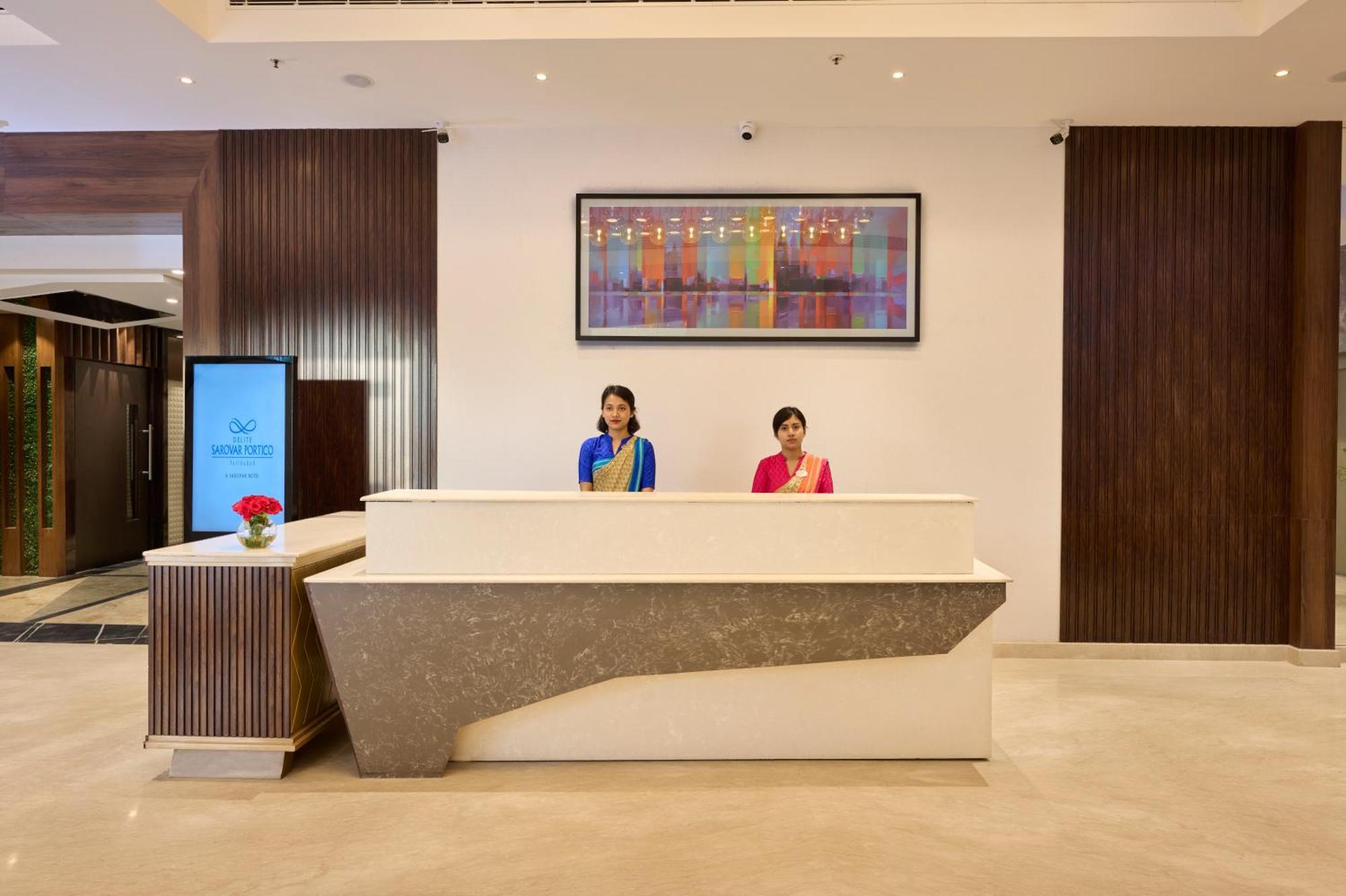 Delite Hotel Faridabad Buitenkant foto