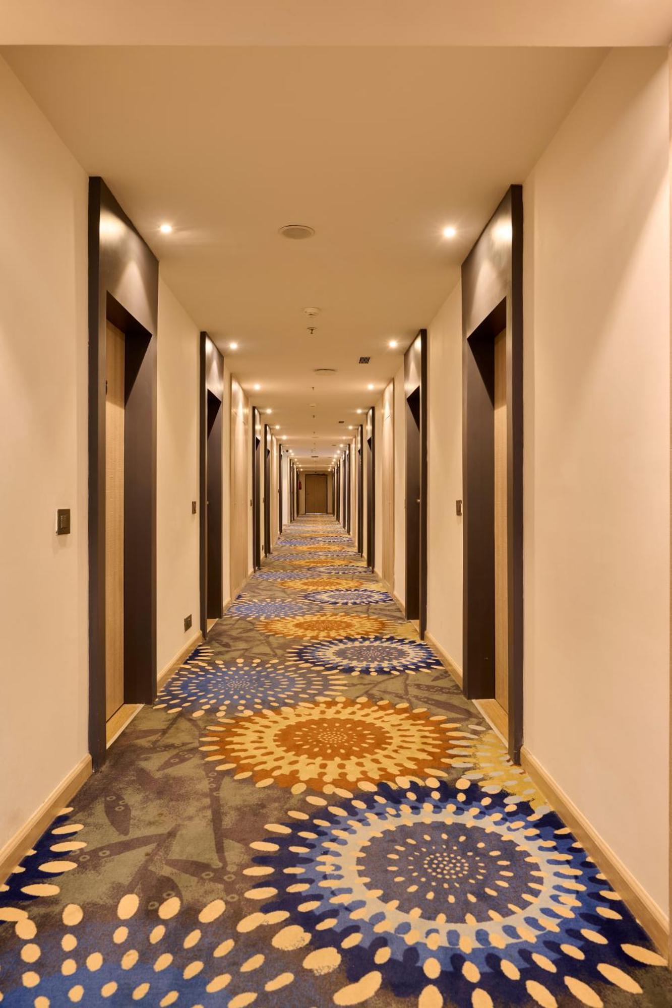 Delite Hotel Faridabad Buitenkant foto