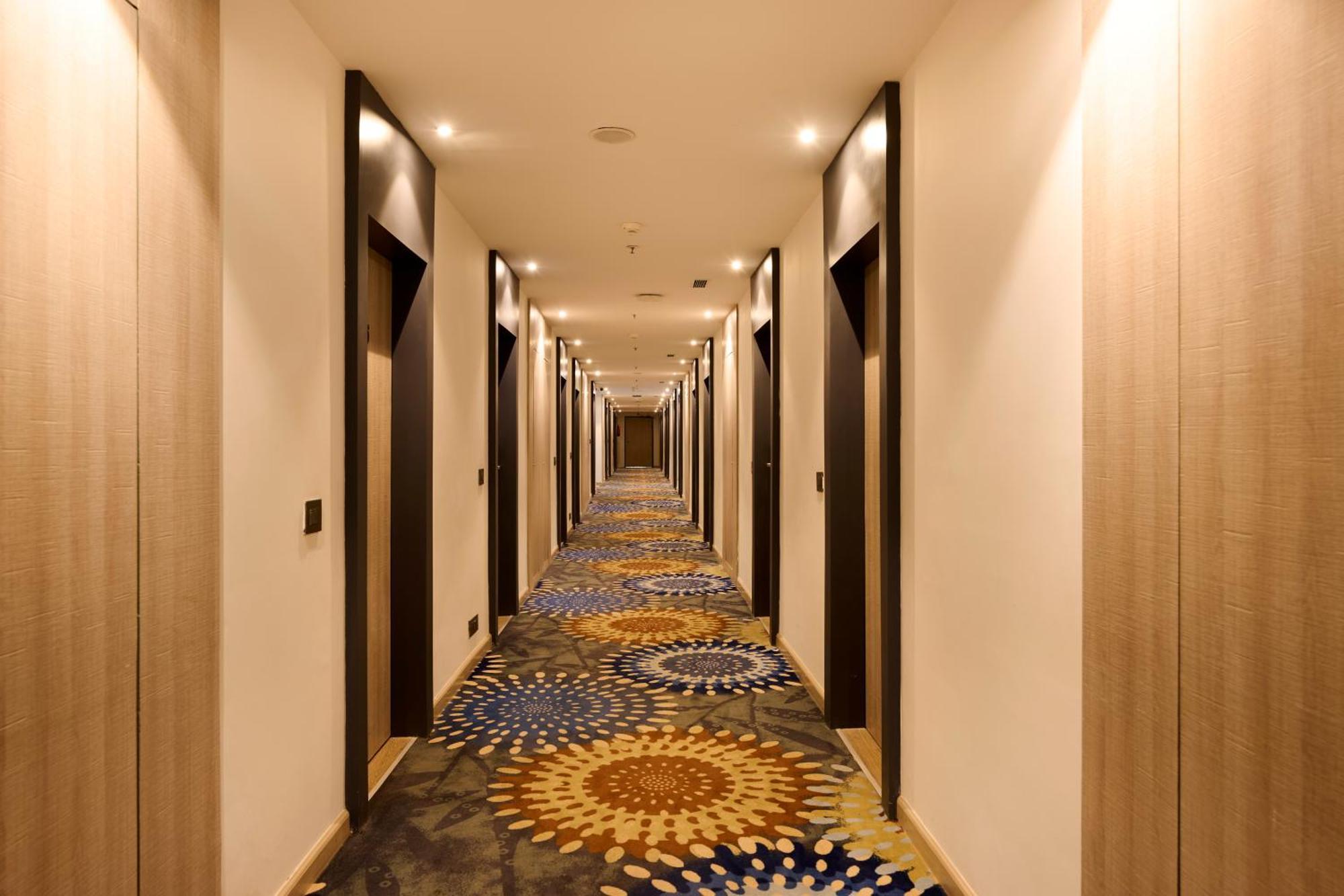 Delite Hotel Faridabad Buitenkant foto