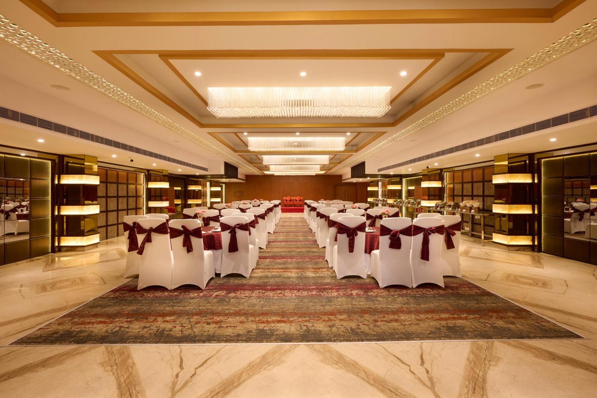 Delite Hotel Faridabad Buitenkant foto