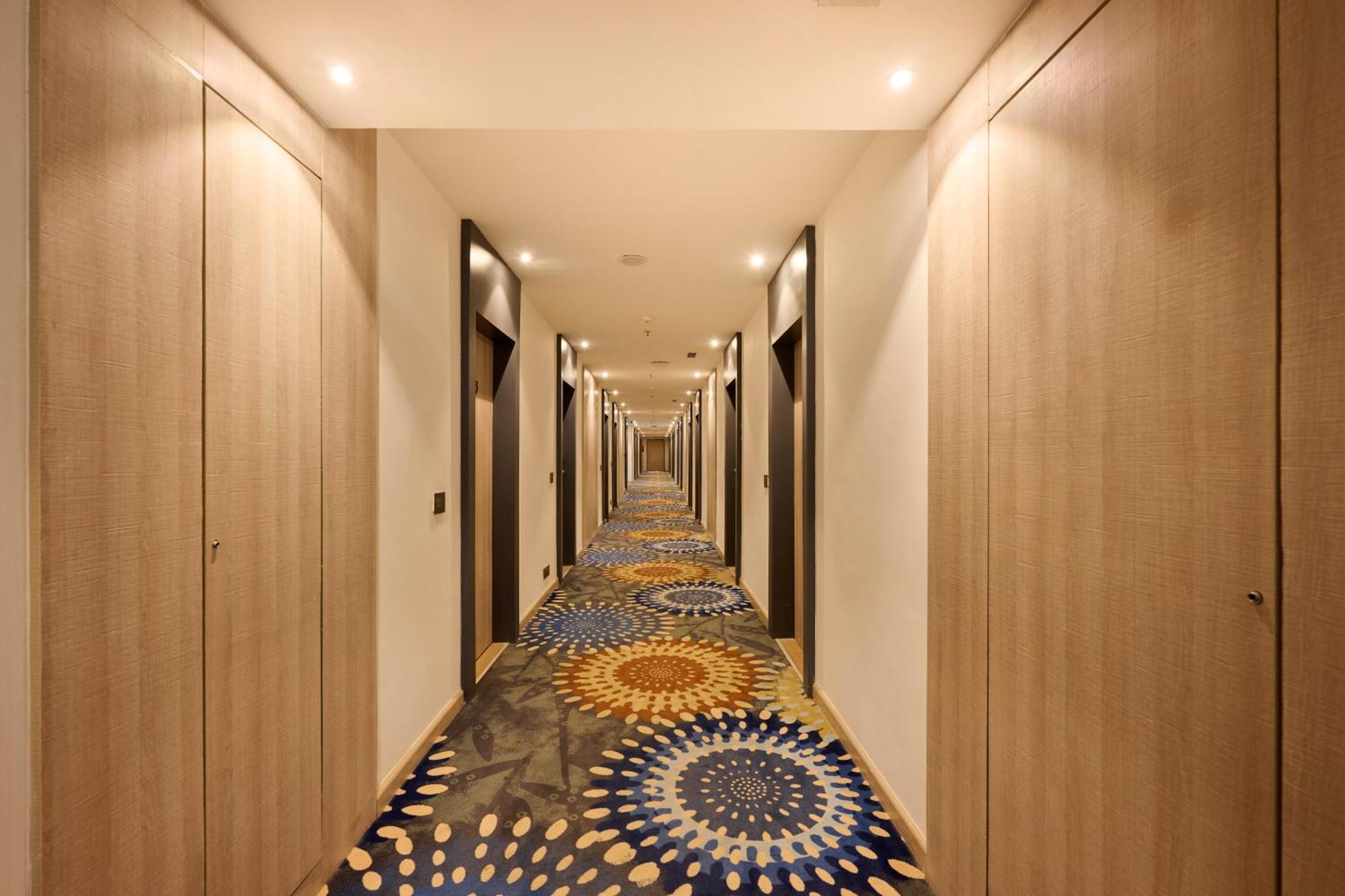 Delite Hotel Faridabad Buitenkant foto