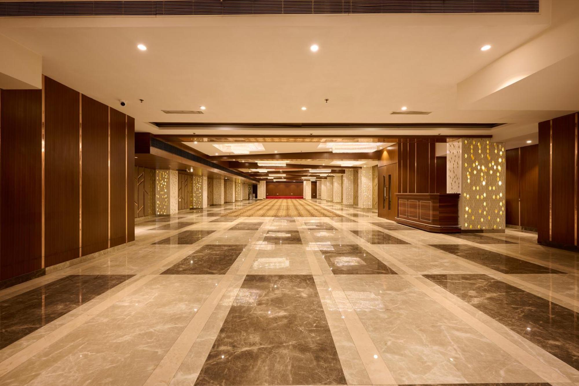 Delite Hotel Faridabad Buitenkant foto