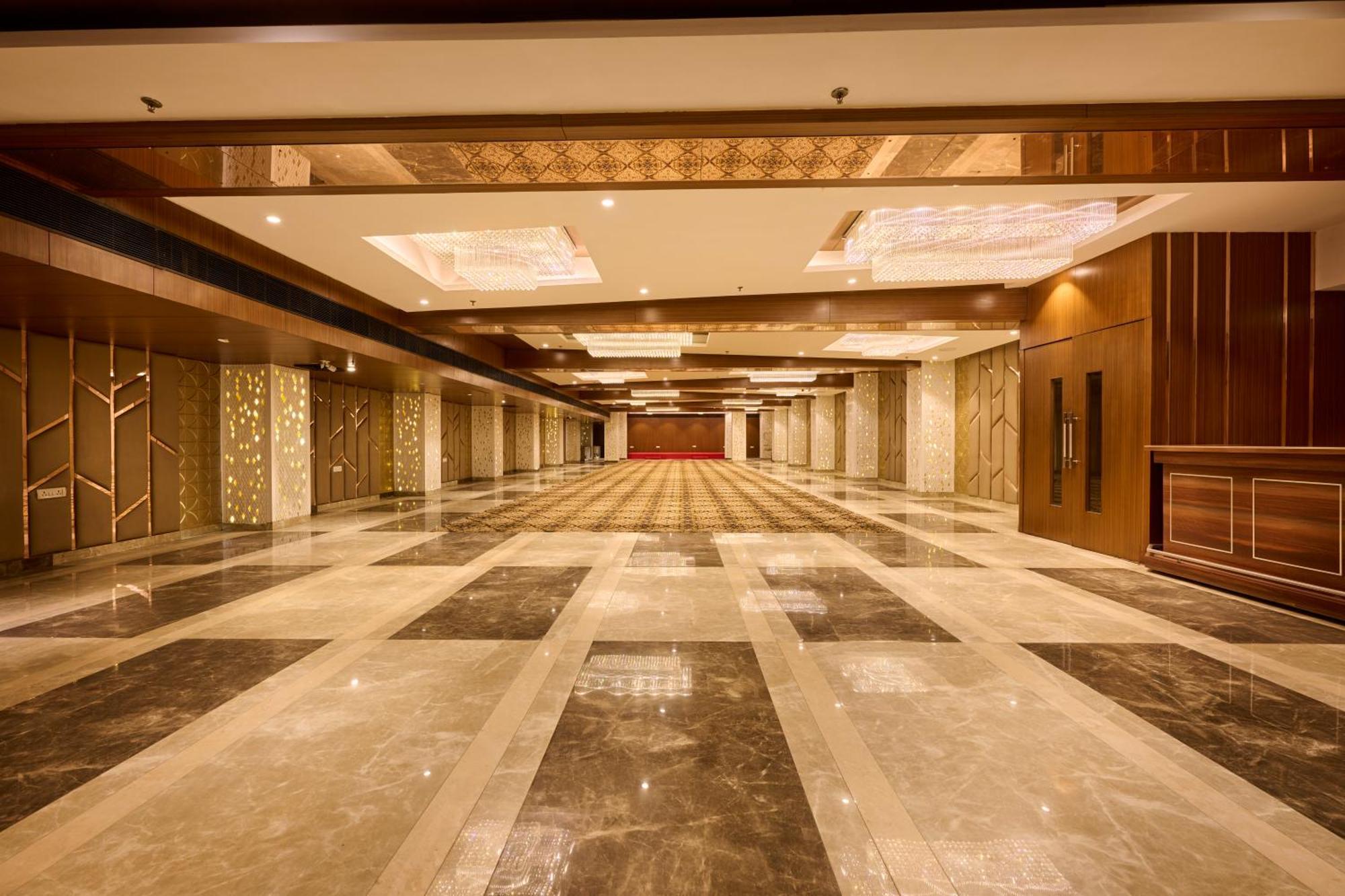 Delite Hotel Faridabad Buitenkant foto