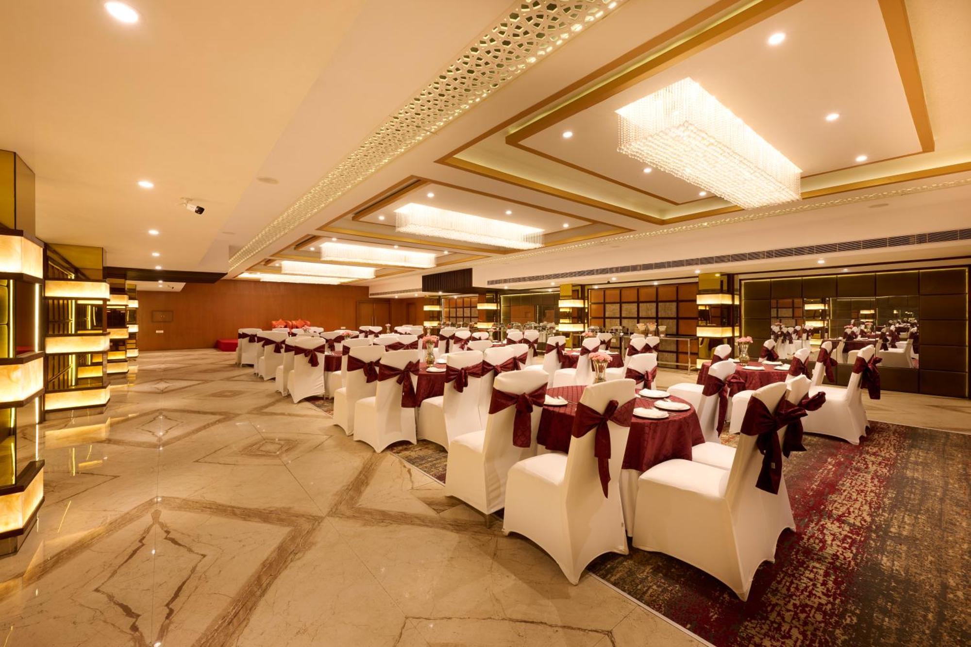 Delite Hotel Faridabad Buitenkant foto