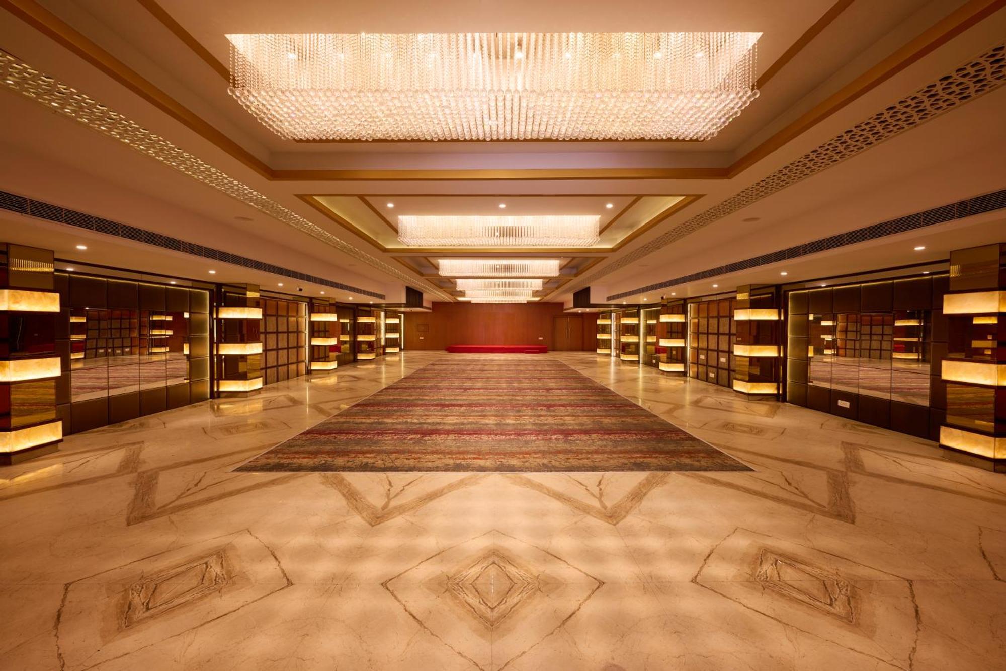 Delite Hotel Faridabad Buitenkant foto