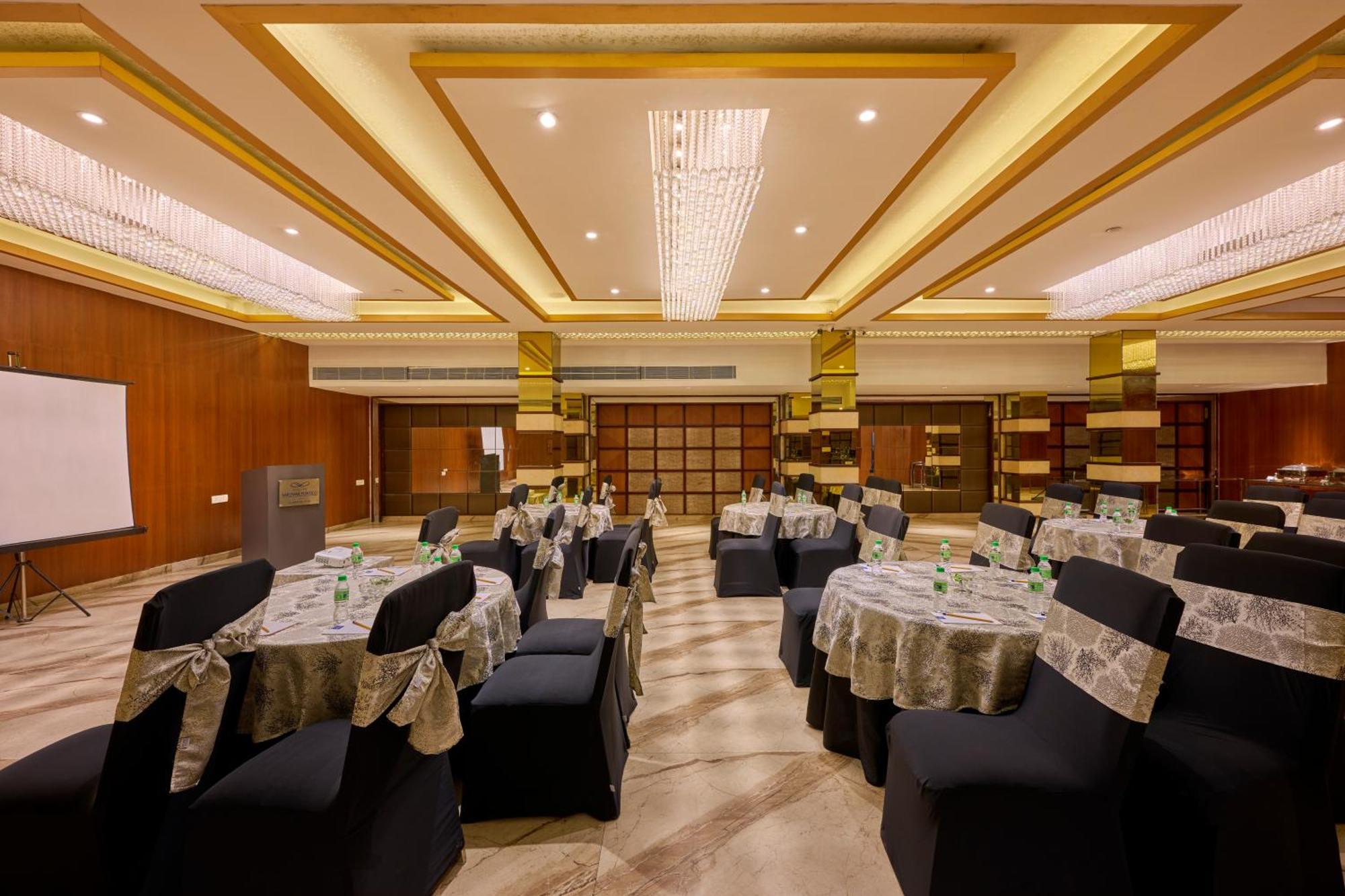 Delite Hotel Faridabad Buitenkant foto