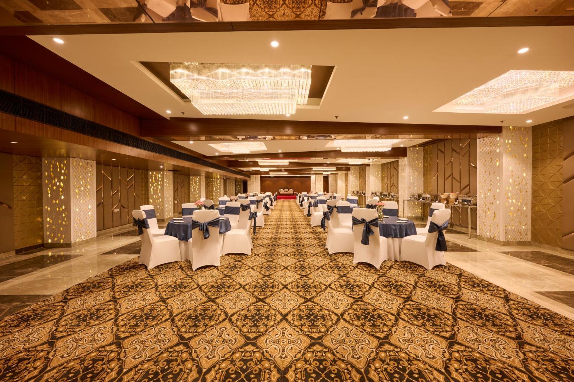 Delite Hotel Faridabad Buitenkant foto